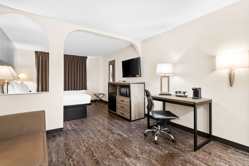 SureStay Hotel by Best Western Albuquerque Midtown - photo 25