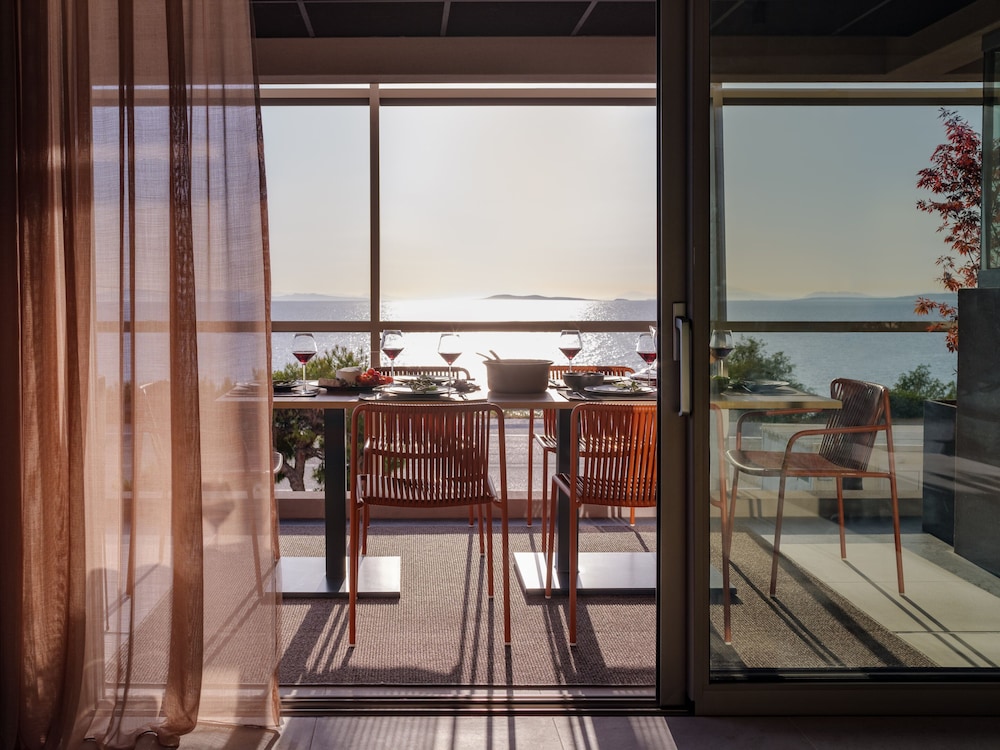 3 Olive Trees — 4-Star Luxury Hotel in Anavyssos, Greece