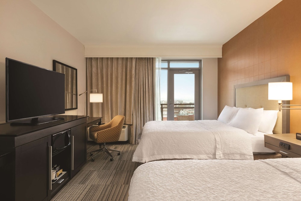 Hampton Inn & Suites Roanoke Downtown - photo 11