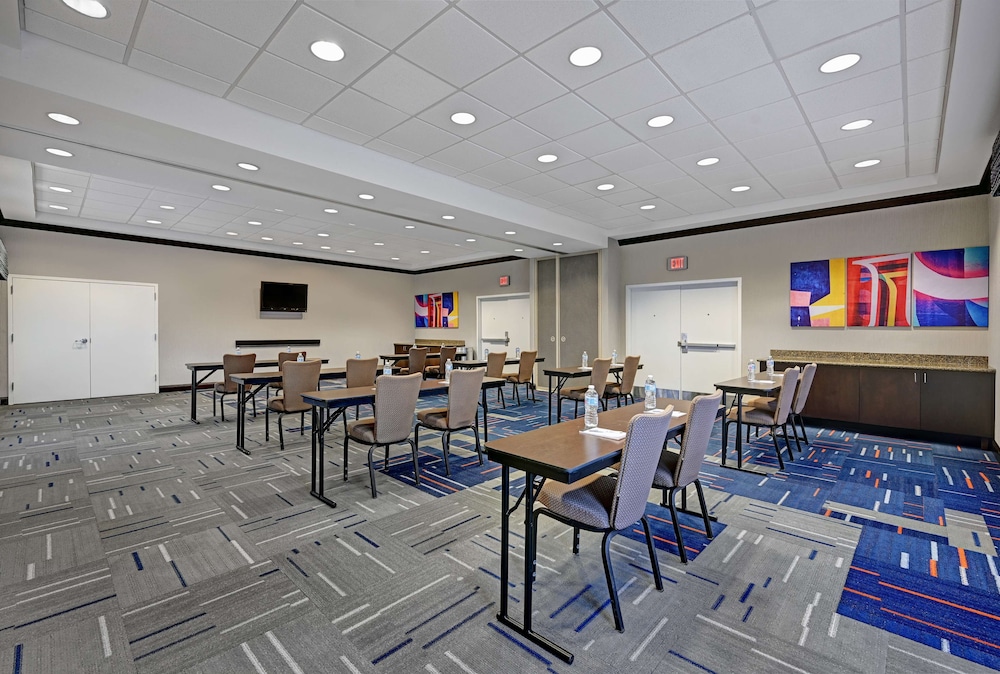 Hampton Inn Farmington - photo 40