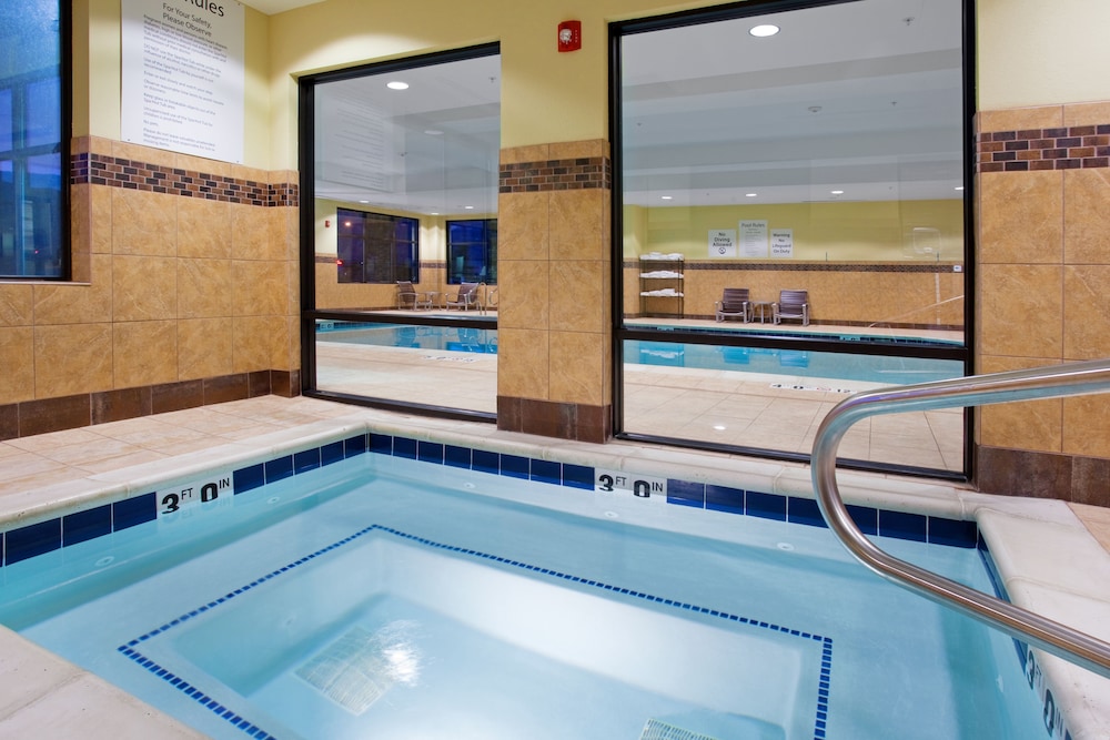 Holiday Inn Express & Suites Logan by IHG - photo 13