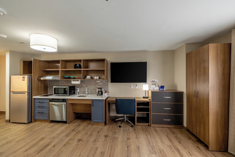 Candlewood Suites Wichita Northwest - photo 28