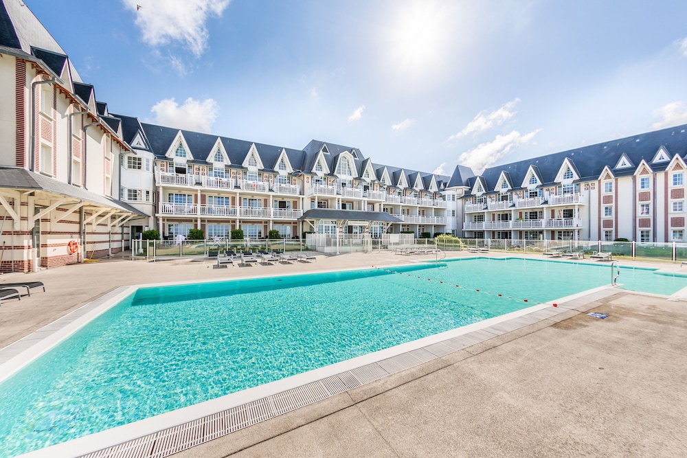 Résidence Pierre & Vacances Premium Résidence de la plage — 4-Star Luxury Hotel in Le Crotoy, France