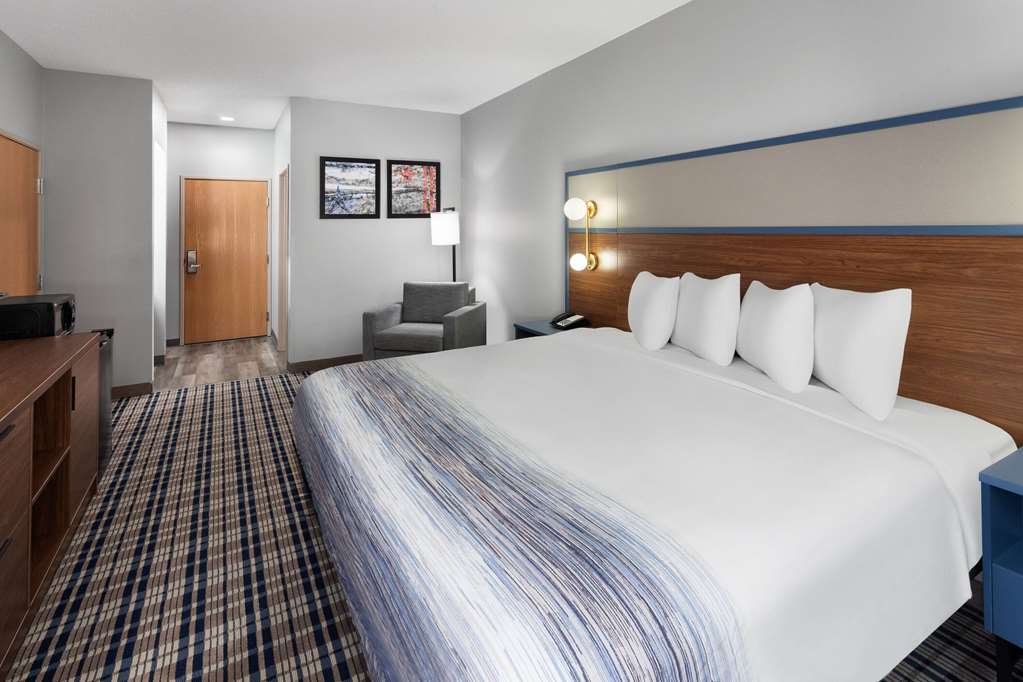 Super 8 by Wyndham Eagle River - photo 13
