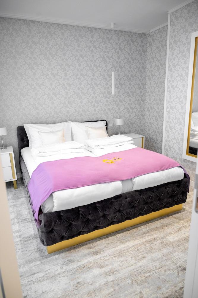 Queen Palace - last minute hotel in Novi Sad