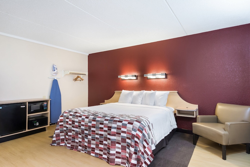 Red Roof Inn Laredo - photo 9