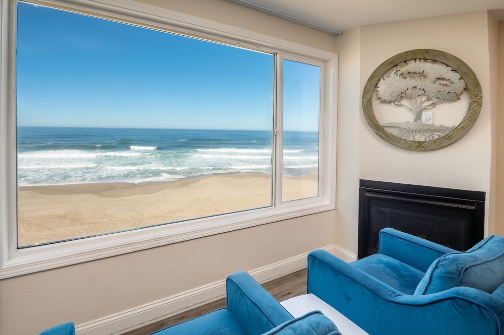 Sailor Jack's Oceanfront Inn - photo 11