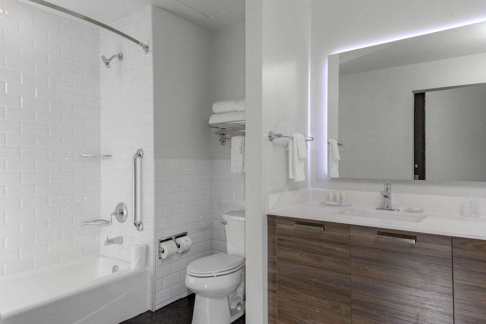 Fairfield Inn & Suites by Marriott Dallas Downtown - photo 6