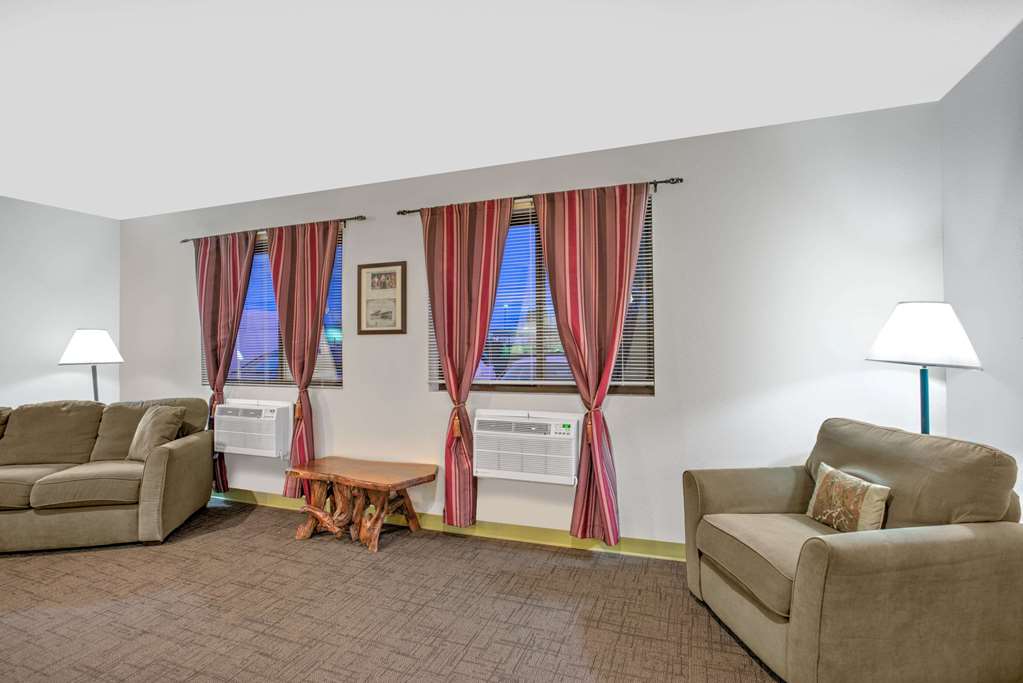 Super 8 by Wyndham Ticonderoga - photo 3