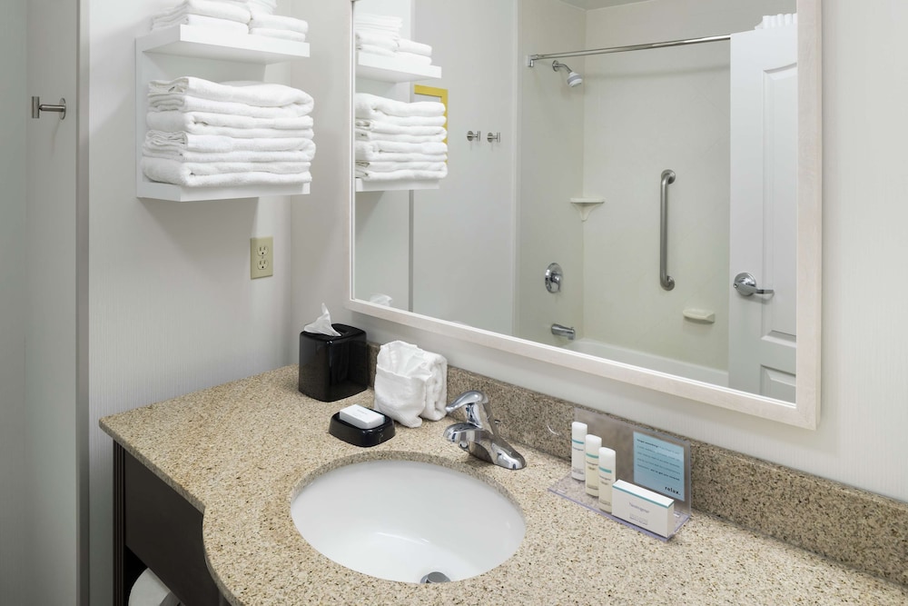 Hampton Inn & Suites Rochester North - photo 25