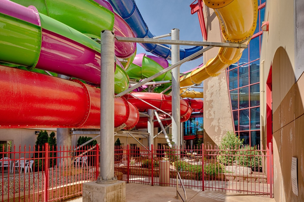 Triple Play Resort Hotel & Suites - photo 50