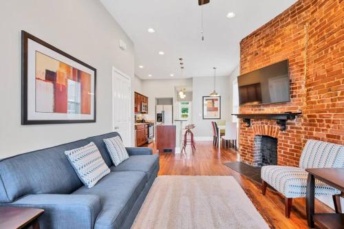 Two cozy side by side units in Tower Grove perfect for Groups STL bldg — 4-Star Luxury Hotel in St. Louis, United States