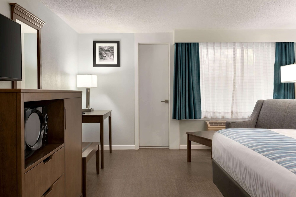 Gatlinburg River Inn - photo 16