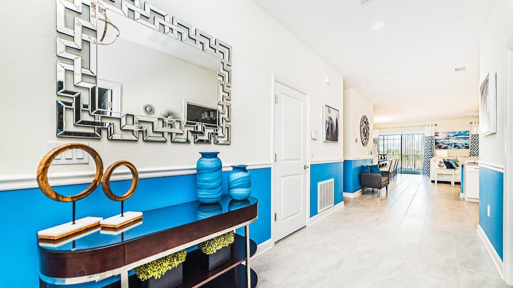Stunning 8BR Theater Pool w Greenview - photo 8