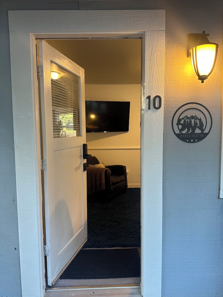 The Pines Inn and Cottages - photo 41