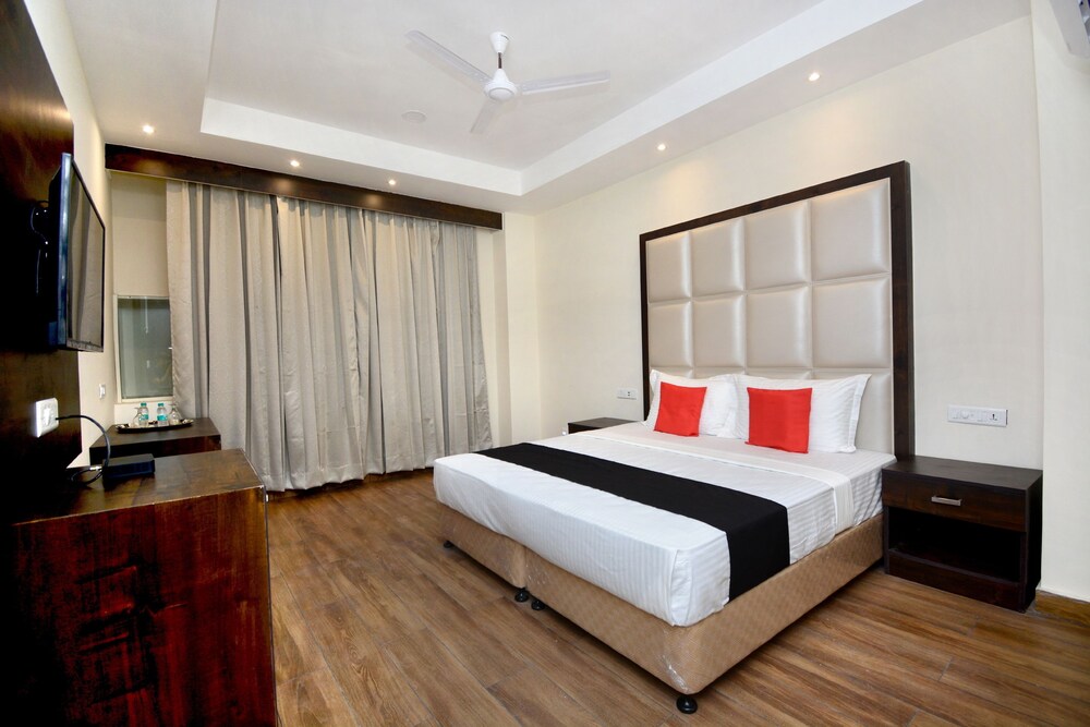 Capital O 37234 Reejas Inns' N' Suites