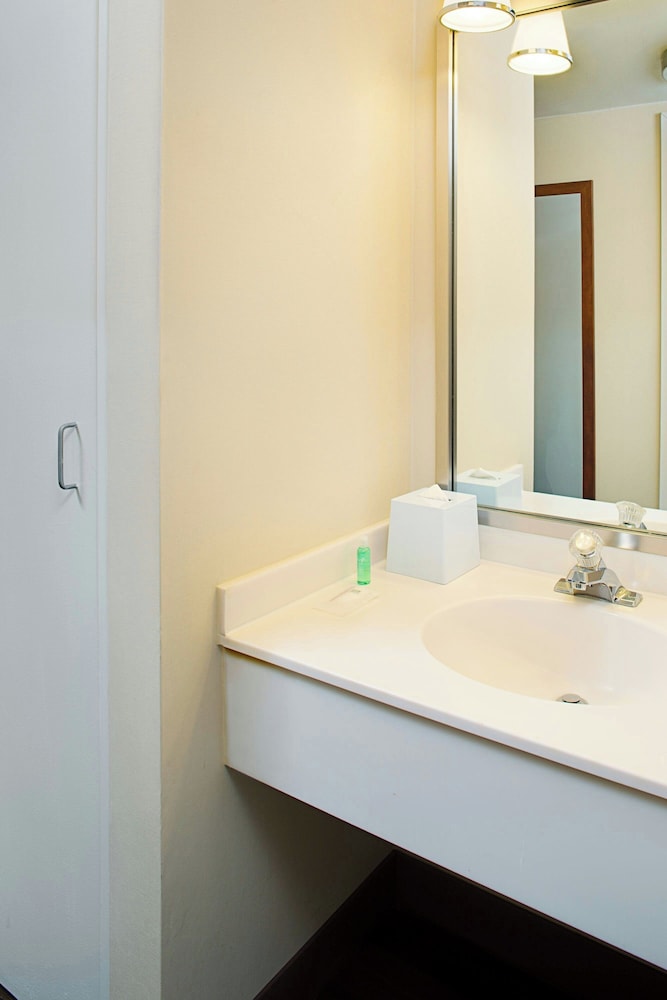 Four Points By Sheraton Philadelphia Airport - photo 9