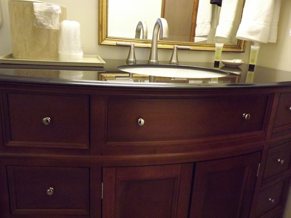 Crest Country Inn - photo 100
