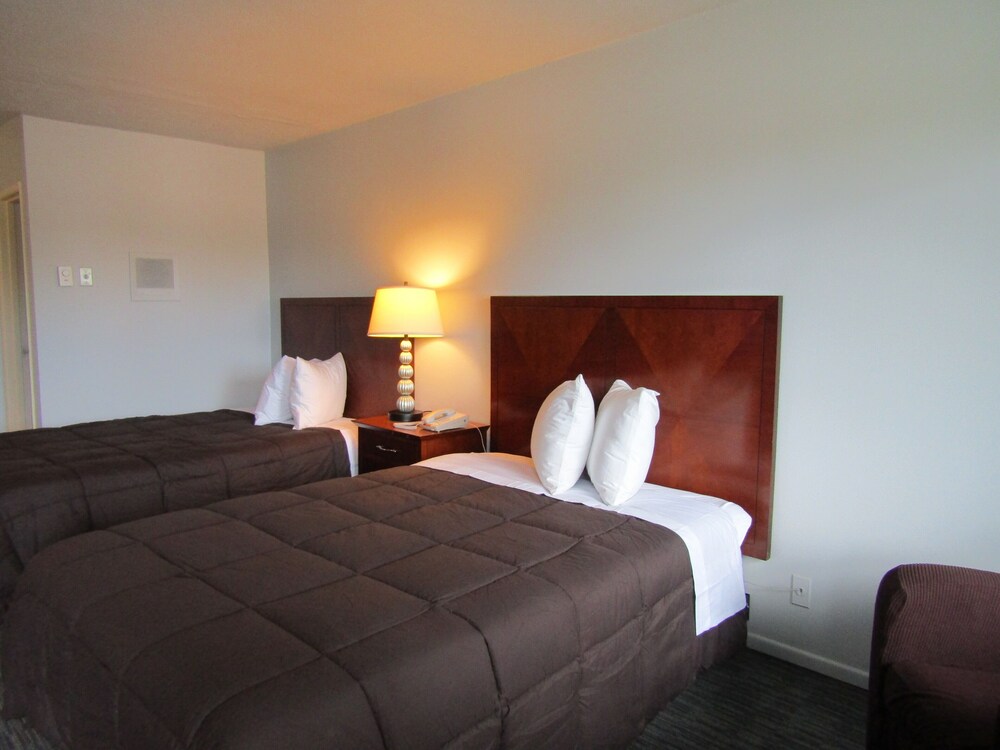 Greeley University Inn Greeley Inn - photo 9
