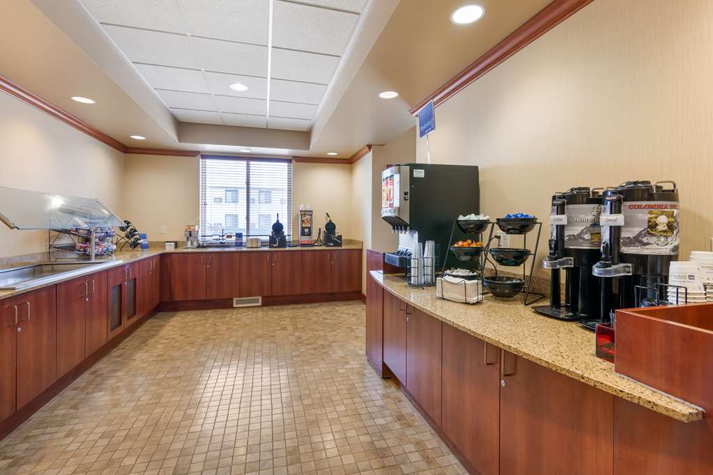 Best Western Golden Prairie Inn & Suites - photo 36
