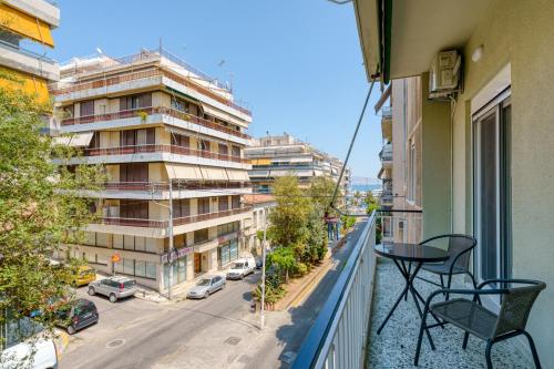 Newly Renovated Apartment next to Piraeus Marina — 4-Star Luxury Hotel in Piraeus, Greece