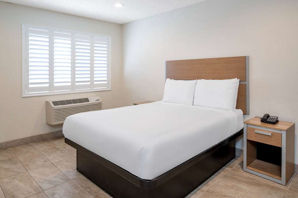 Super 8 by Wyndham Bakersfield CA - photo 32