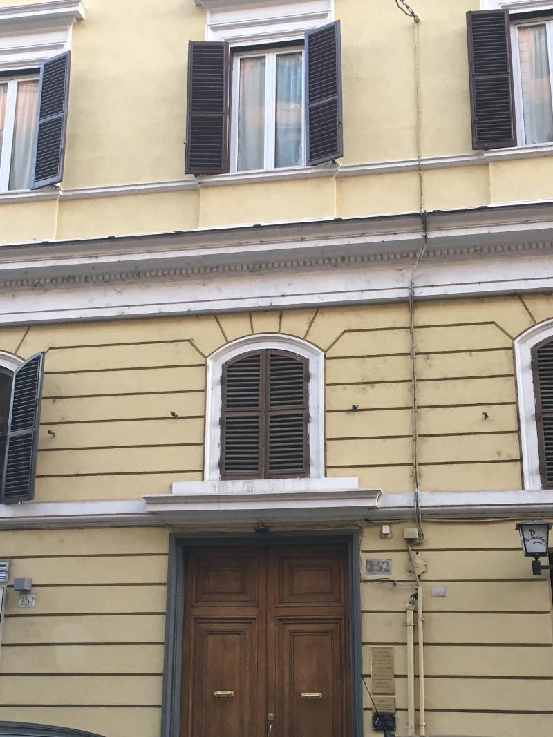 Inside Roma Rooms — Rome — photo 3
