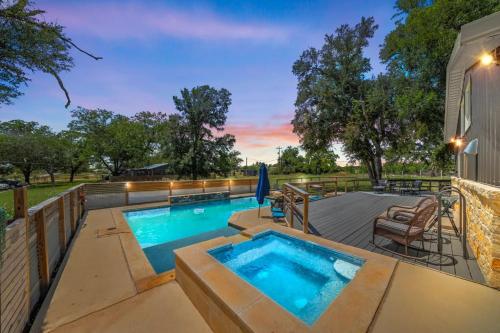 3BR Oasis Pool Pickleball Dog Friendly in Fredericksburg, United States