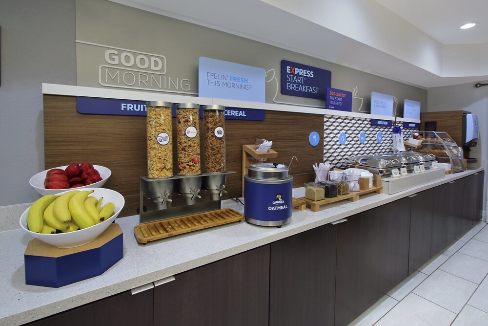 Holiday Inn Express & Suites Houston North IAH Area by IHG - photo 24