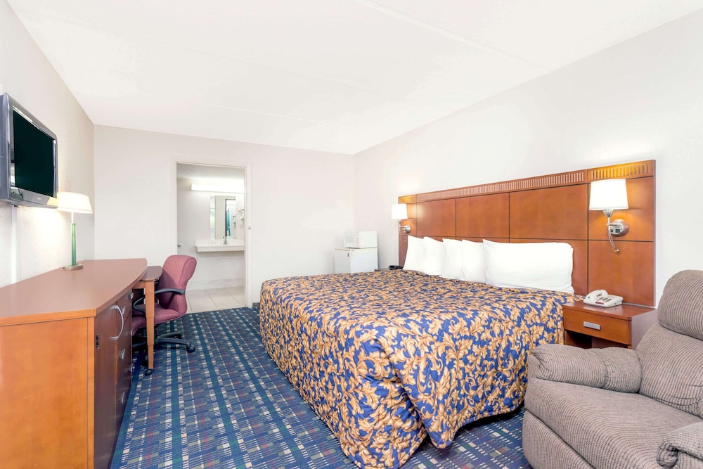 Howard Johnson by Wyndham Perry GA - photo 16