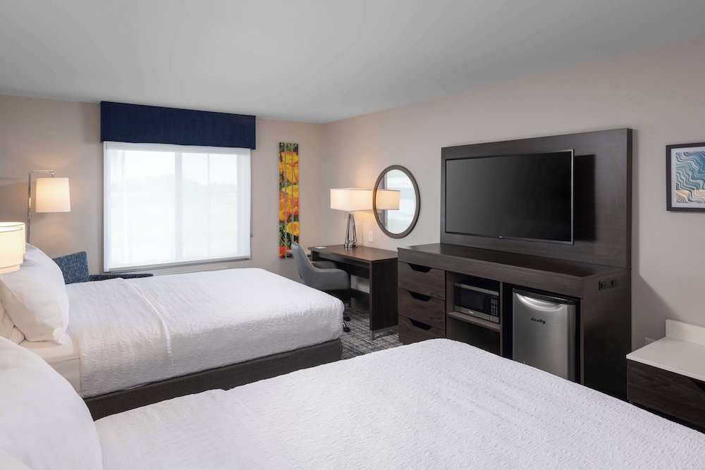 Hampton Inn & Suites Manteca - photo 18