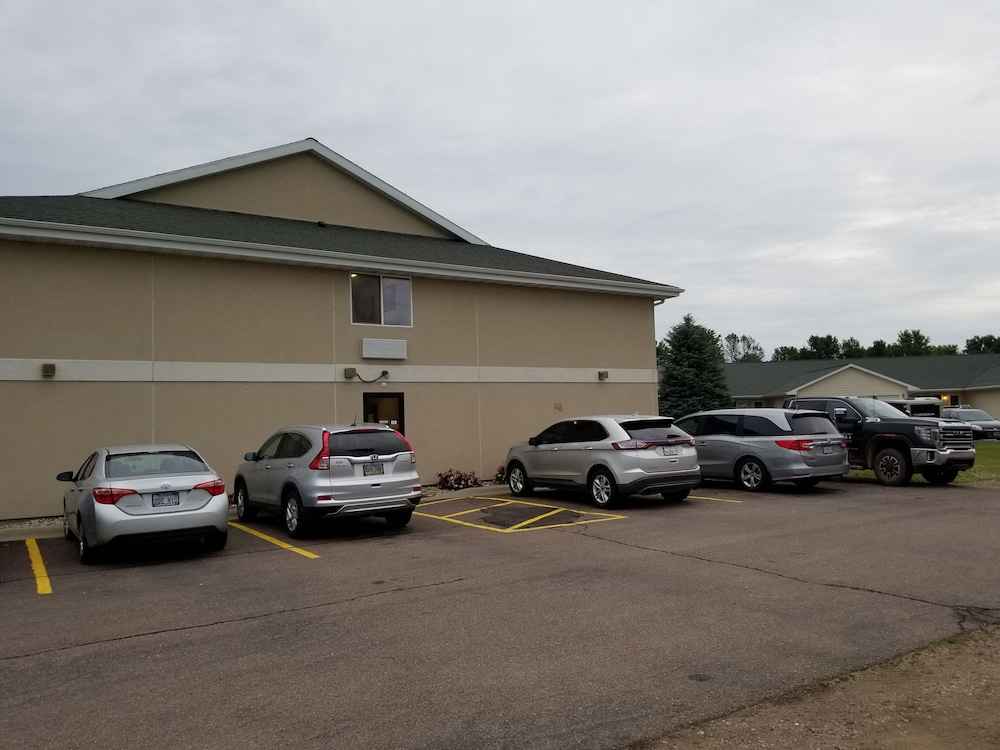 Bilmar Inn & Suites Dell Rapids Near Sioux Falls - photo 220