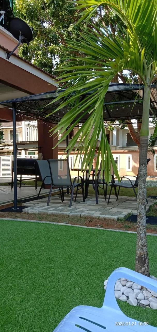 Al Baraqah Baiti Homestay Melaka with Garden Pool — 4-Star Luxury Hotel in Malacca, Malaysia