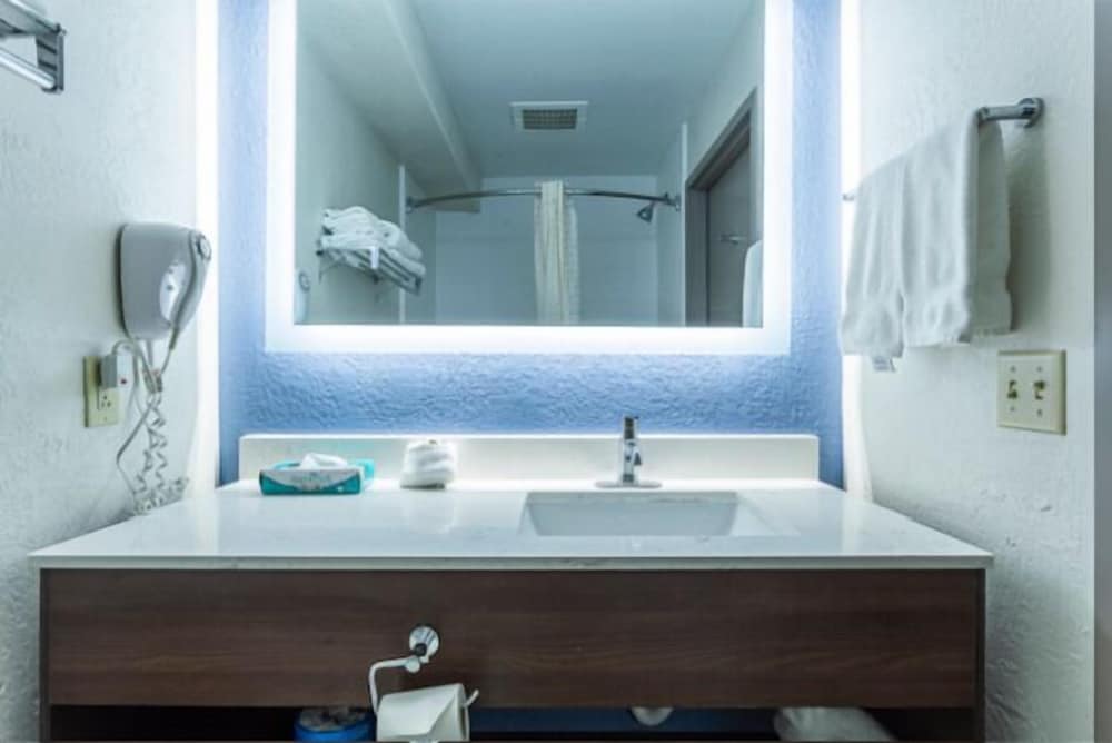 Lancaster Inn and Suites - photo 19