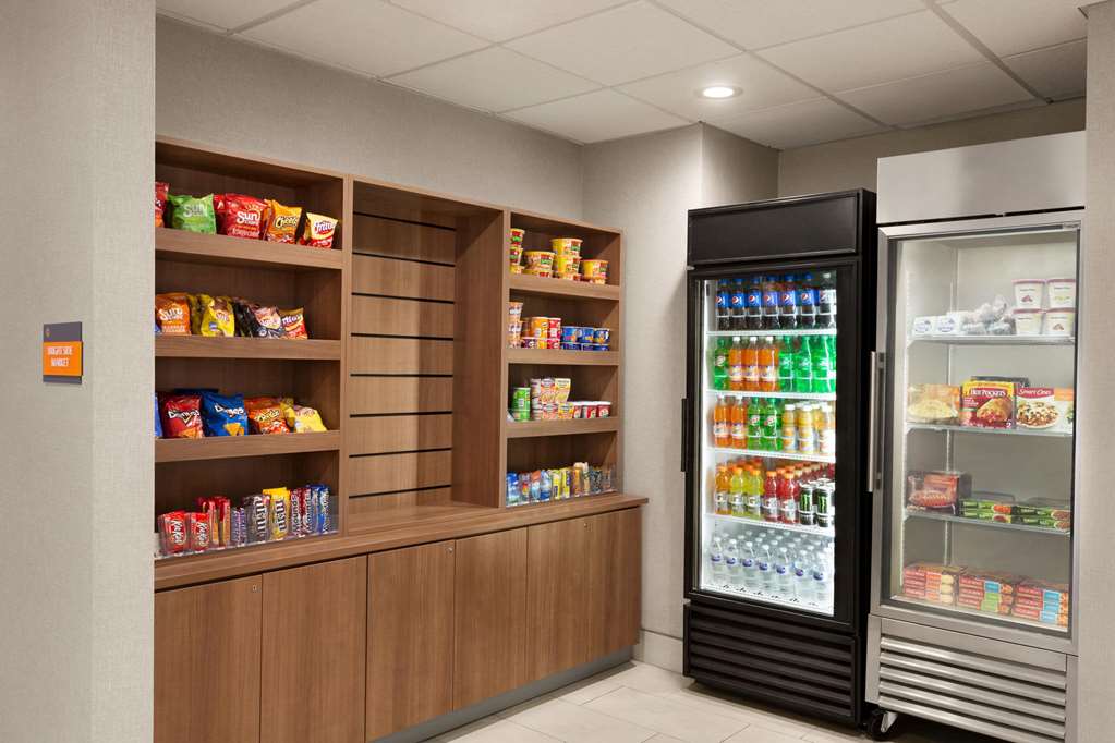 La Quinta Inn & Suites by Wyndham Lackawanna - photo 22