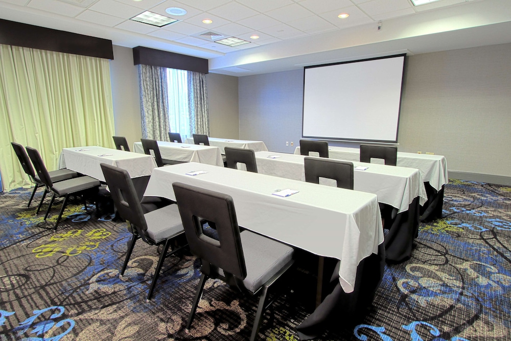 Hilton Garden Inn Westbury - photo 31