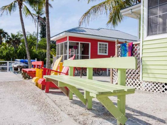 Castaways Beach and Bay Cottages - photo 5