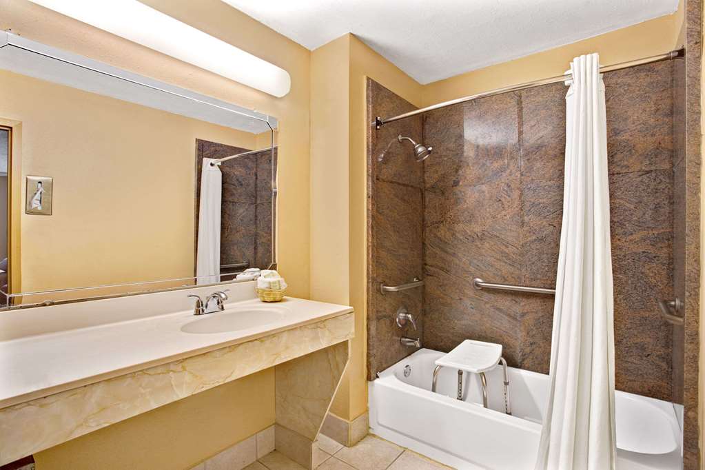 Super 8 by Wyndham Raleigh Downtown - photo 8