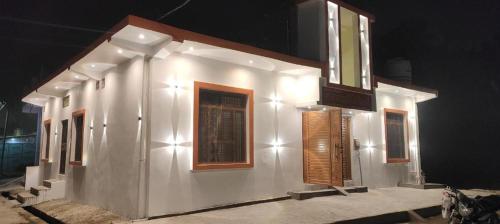 Rajlaxmi Niketan - last minute hotel in Ajodhya