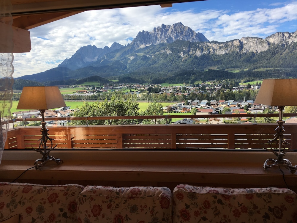 Romantik Aparthotel Sonnleitn — 4-Star Luxury Hotel in Sankt Johann In Tirol, Austria