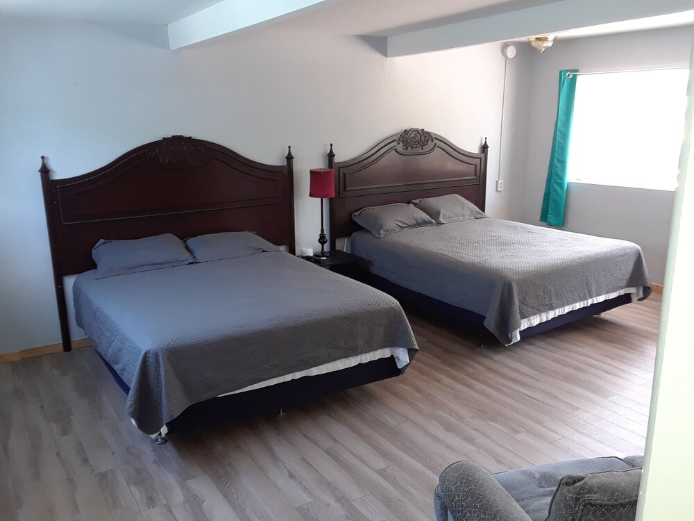 La Fun Motel - photo 18