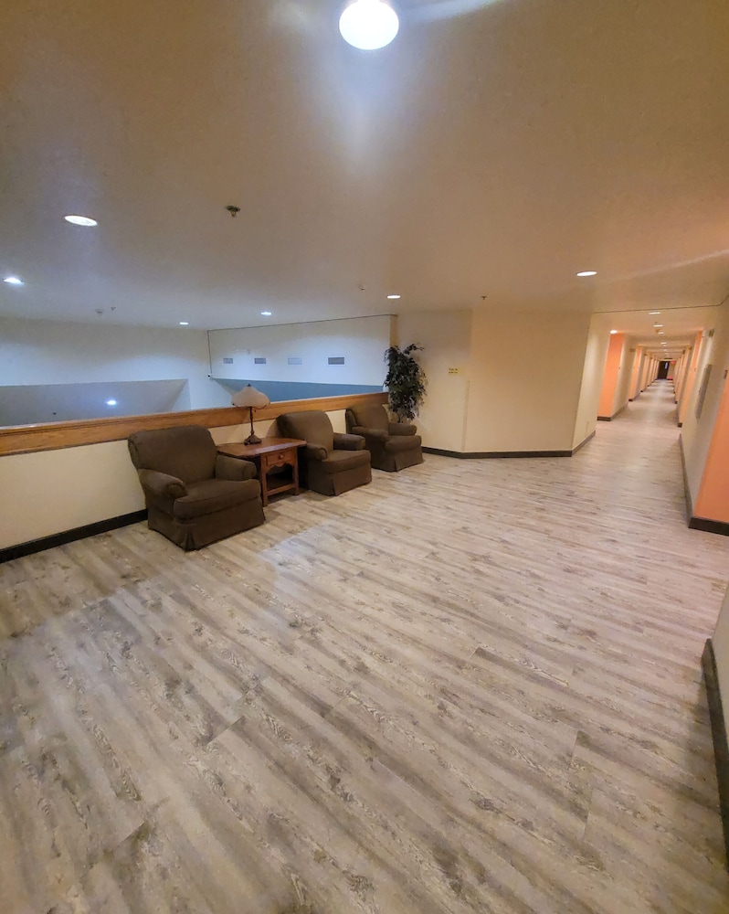 Super 8 by Wyndham Show Low - photo 26
