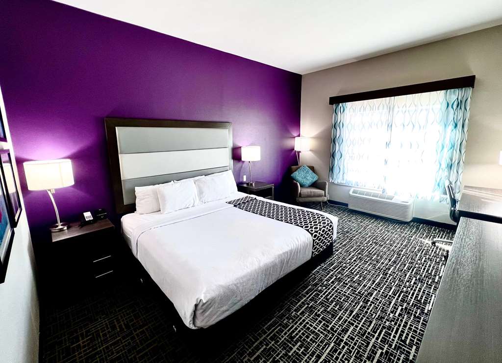 La Quinta Inn & Suites by Wyndham Pharr North McAllen - photo 26