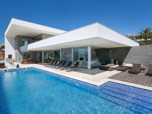 Villa Villa Vogue by Interhome — 4-Star Luxury Hotel in Lagoa, Portugal