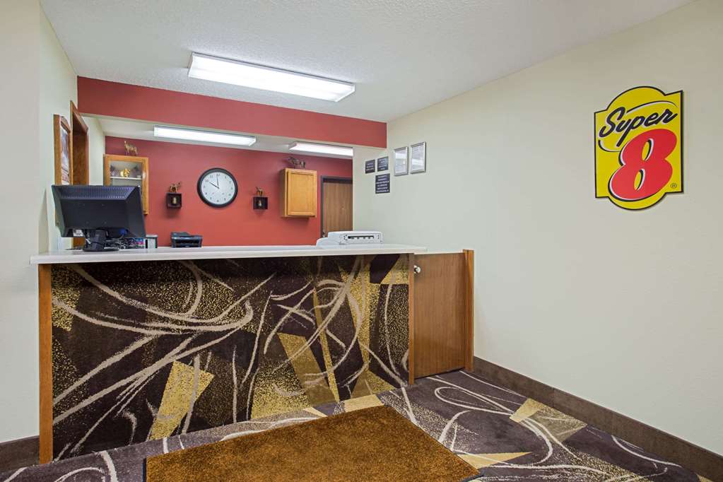 Super 8 by Wyndham Charles City - photo 2