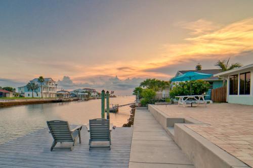 Sunsets and Dolphins - carbon neutral hotel in Hernando Beach