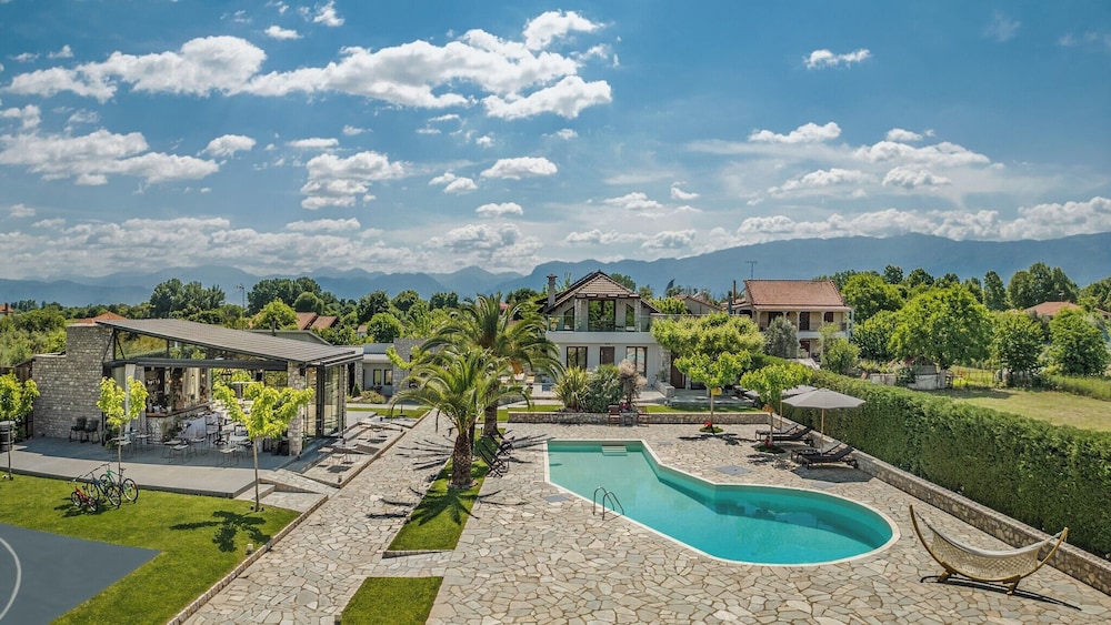 Vintage Suites Trikala — 4-Star Luxury Hotel in Trikala, Greece