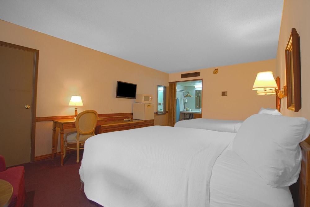 HomeTown Inn by OYO Liberal KS - photo 25