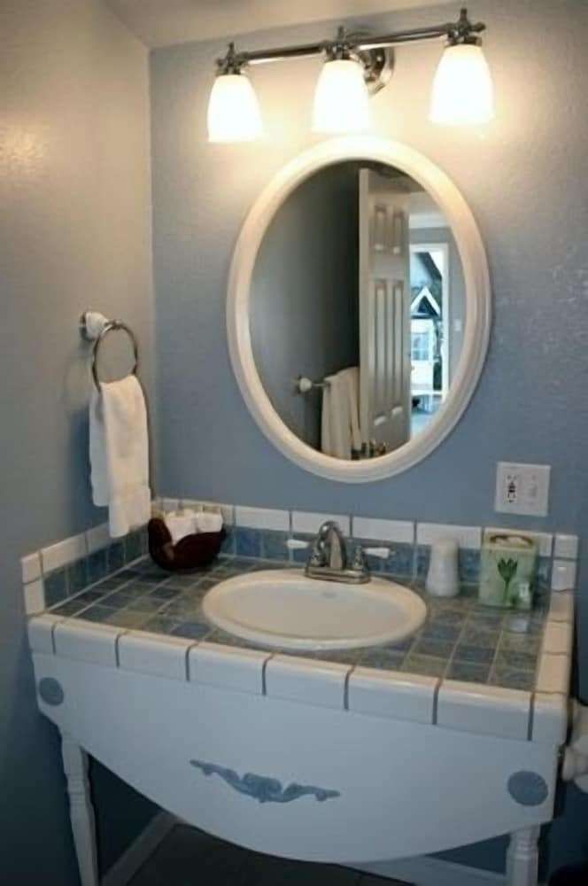 Bodega Harbor Inn - photo 31