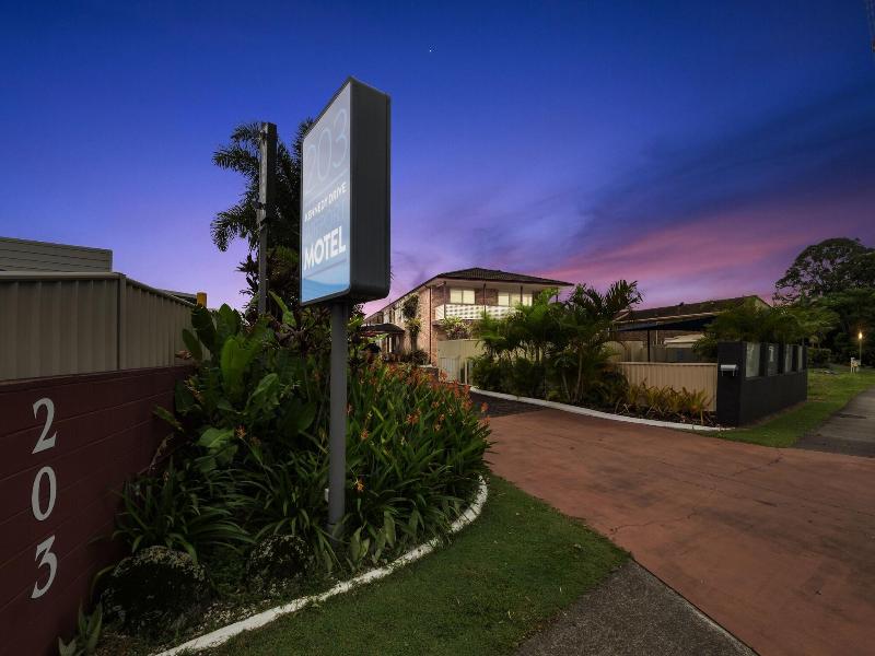 Kennedy Drive Boutique Motel Close To City Centre & Airport — hotel near Gold Coast Airport